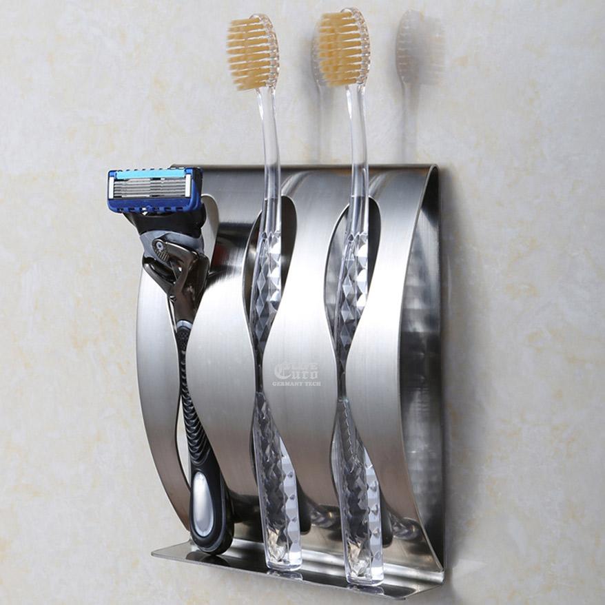 Sử dụng riêng đồ dùng cá nhân như dao cạo râu, bàn chải đánh răng