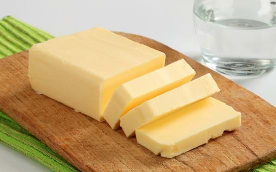 Bơ là một trong những thực phẩm chứa nhiều chất béo bão hòa